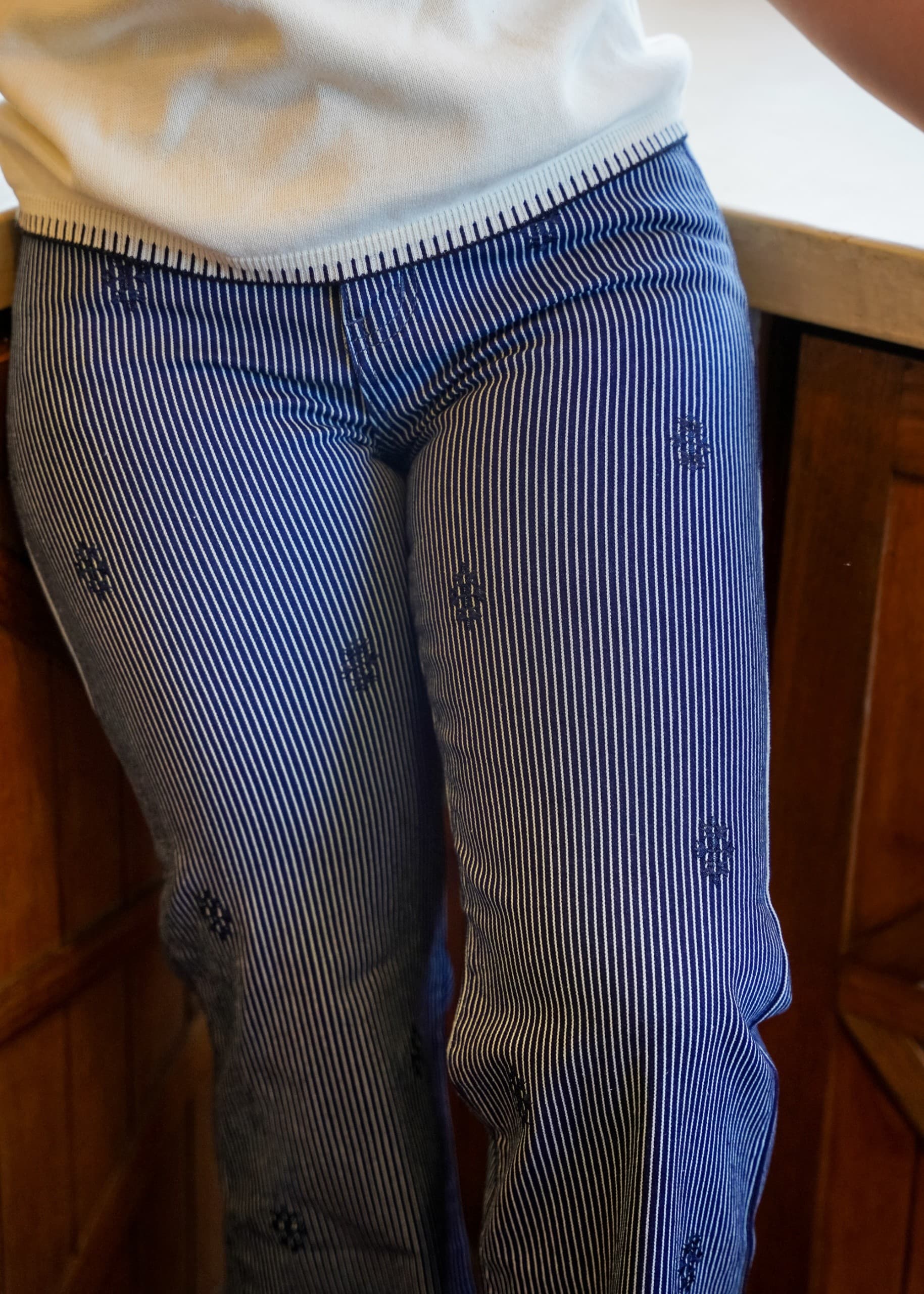 Pantalon Rayas Bordado Azul